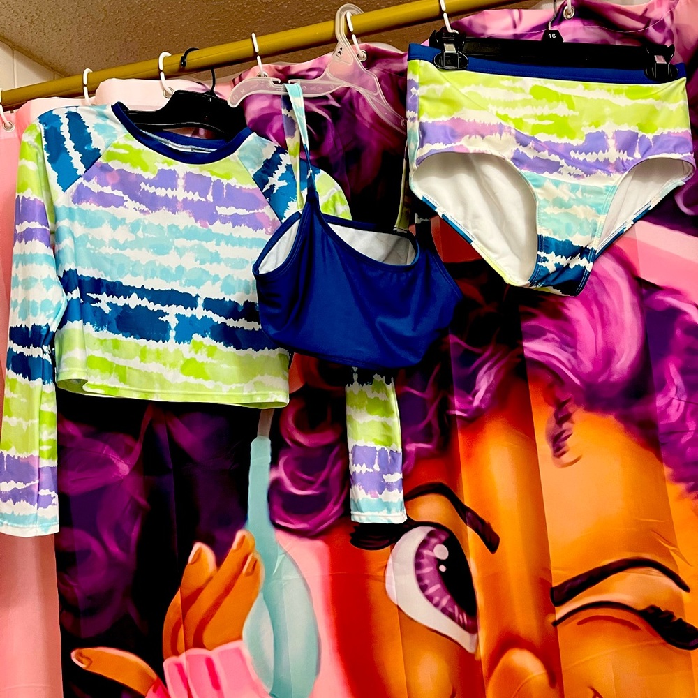 Girls 3 piece swim suit set. Only worn once.